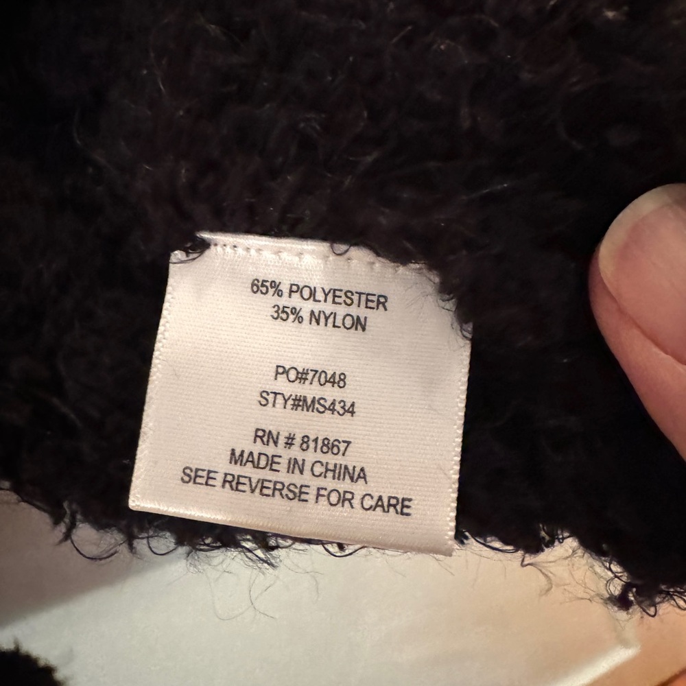 Sweater vest black fuzzy - Picture 6 of 8